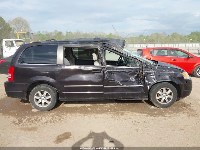 Chrysler Town & Country Touring Plus