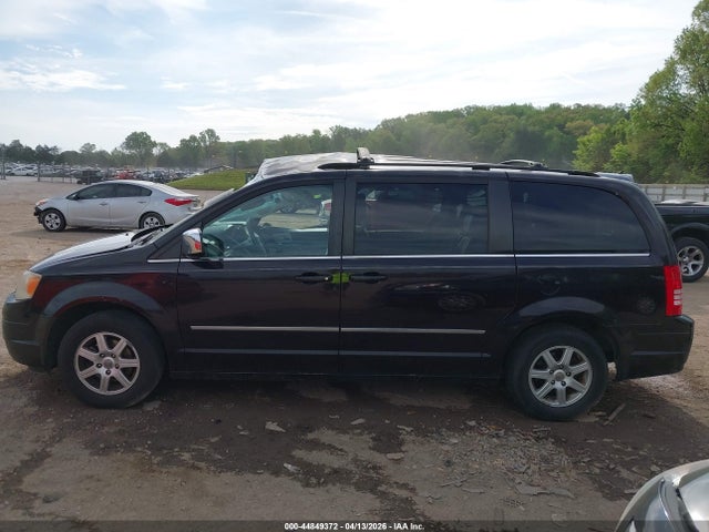 Chrysler Town & Country Touring Plus