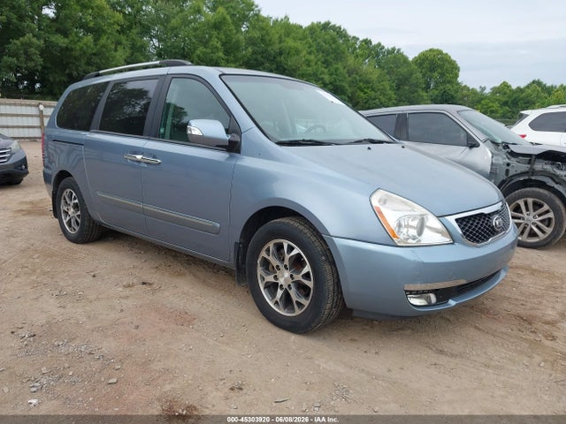 Salvage Kia Sedona Image