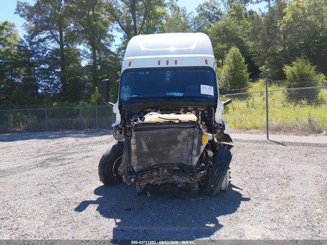Freightliner New Cascadia 126
