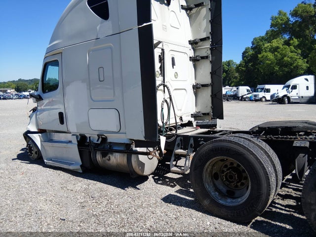 Freightliner New Cascadia 126