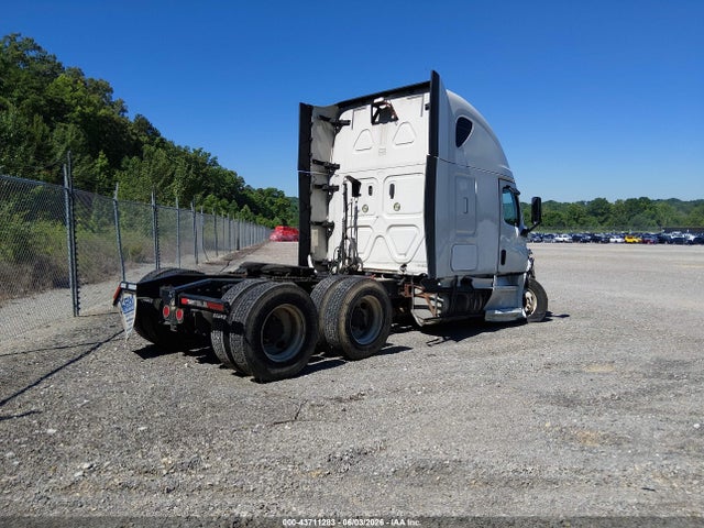 Freightliner New Cascadia 126