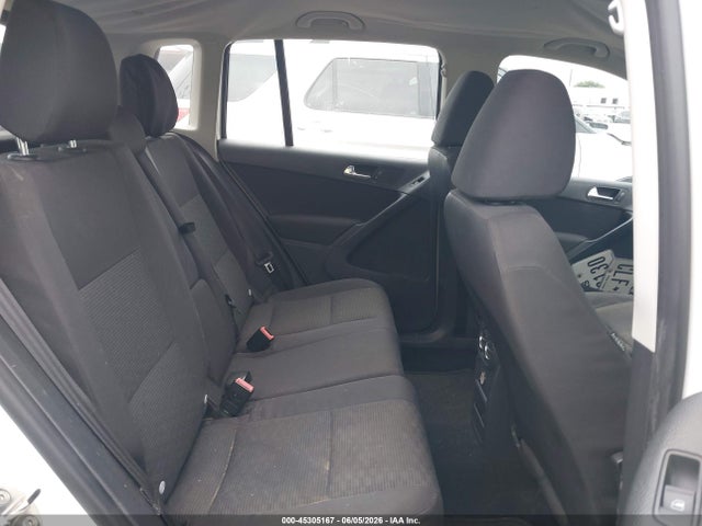 Volkswagen Tiguan S