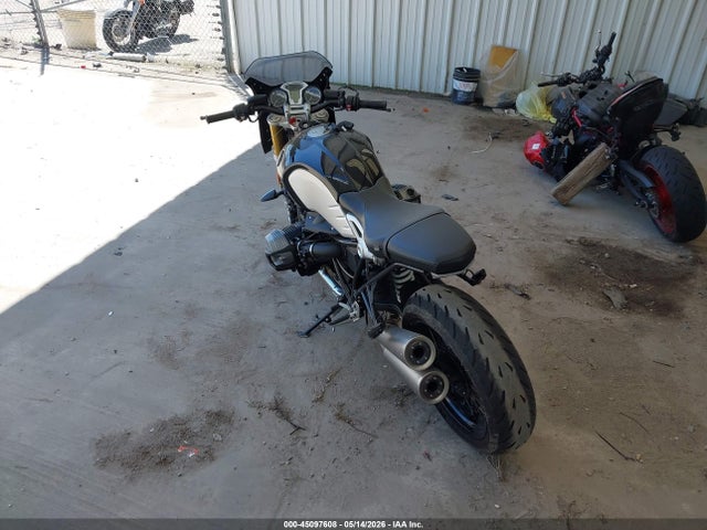 BMW R Nine T