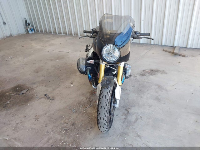 BMW R Nine T