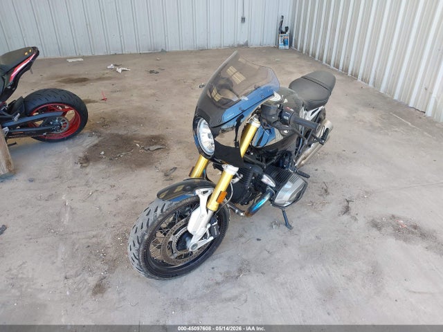 BMW R Nine T