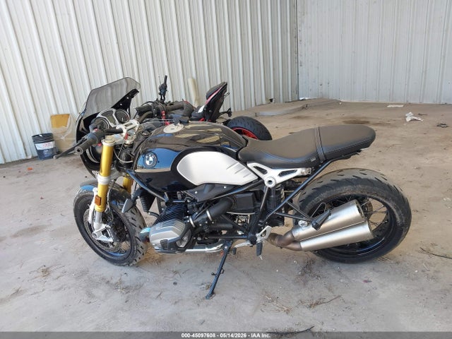 BMW R Nine T