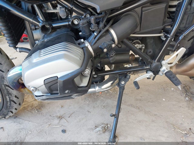 BMW R Nine T