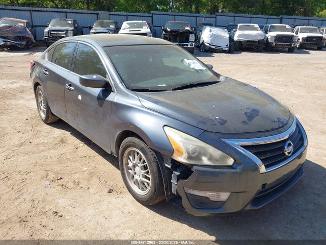 Salvage Nissan Altima Image