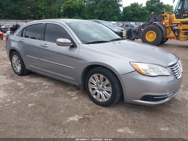 Salvage Chrysler 200 Image