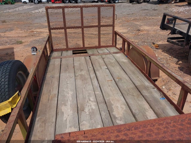 Trailer Holt Mfg