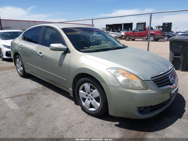 Salvage Nissan Altima Image