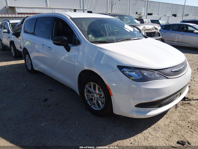 Salvage Chrysler Voyager Image