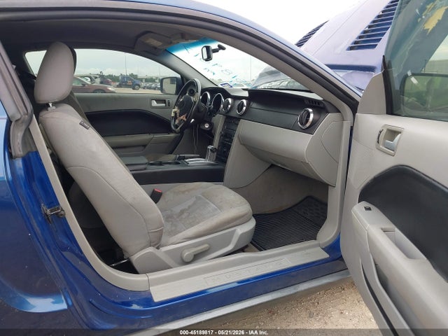 Ford Mustang V6 Deluxe