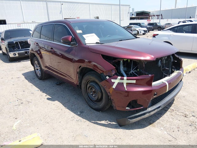 Salvage Toyota Highlander Image