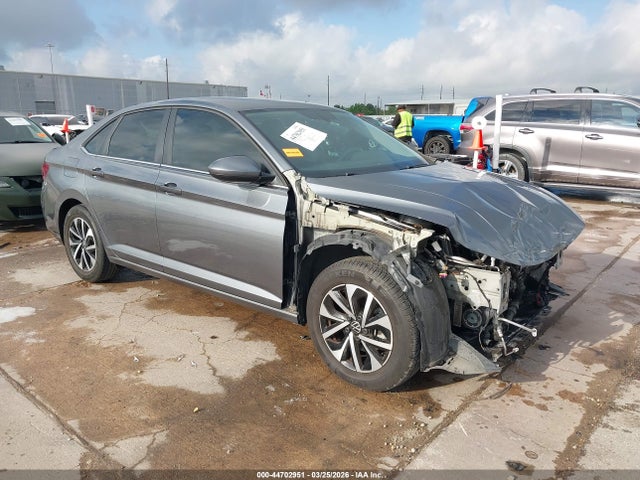 Salvage Volkswagen Jetta Image