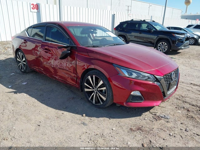 Salvage Nissan Altima Image