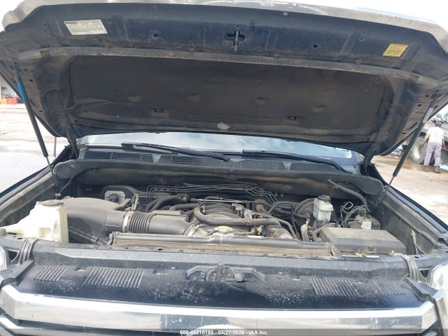Toyota Tundra Sr5 5.7l V8