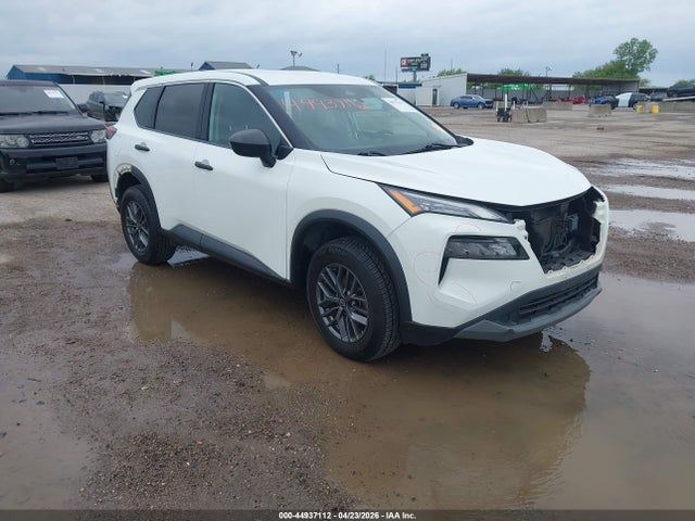 Salvage Nissan Rogue Image