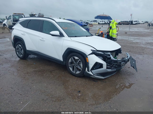 Salvage Hyundai TUCSON Image