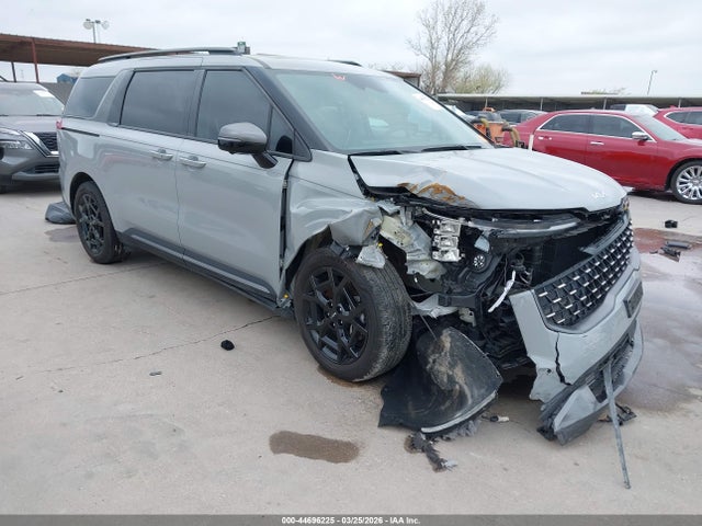 Salvage Kia Carnival Image