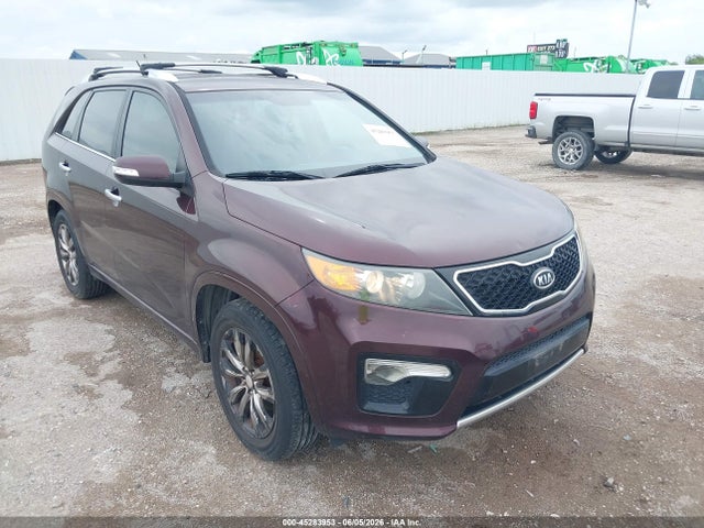 Salvage Kia Sorento Image