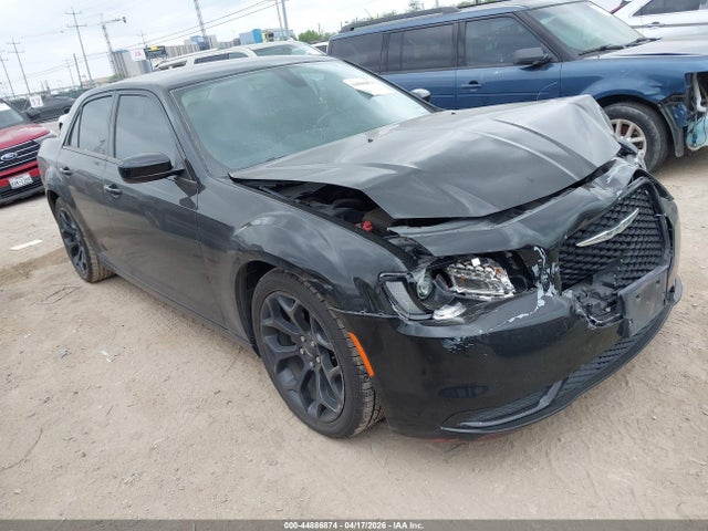 Salvage Chrysler 300 Image