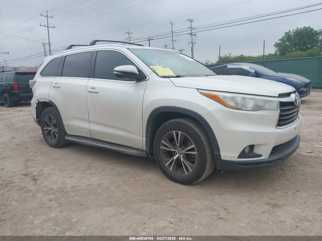 Salvage Toyota Highlander Image