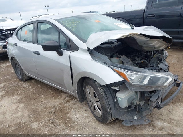 Salvage Nissan Versa Image