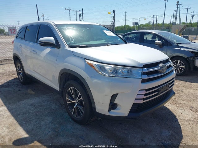 Salvage Toyota Highlander Image