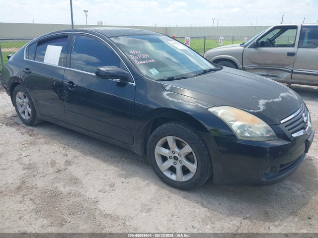 Salvage Nissan Altima Image