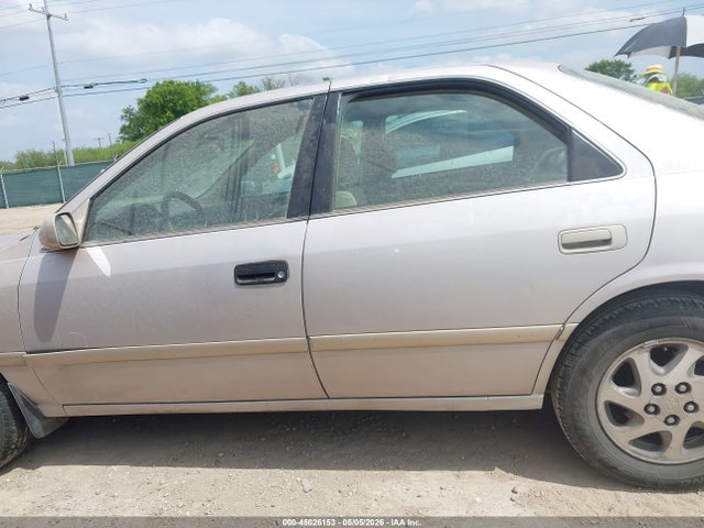 Toyota Camry Le V6