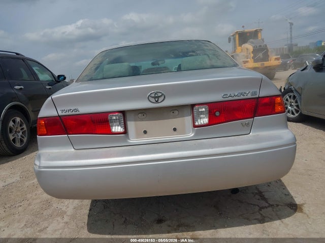 Toyota Camry Le V6