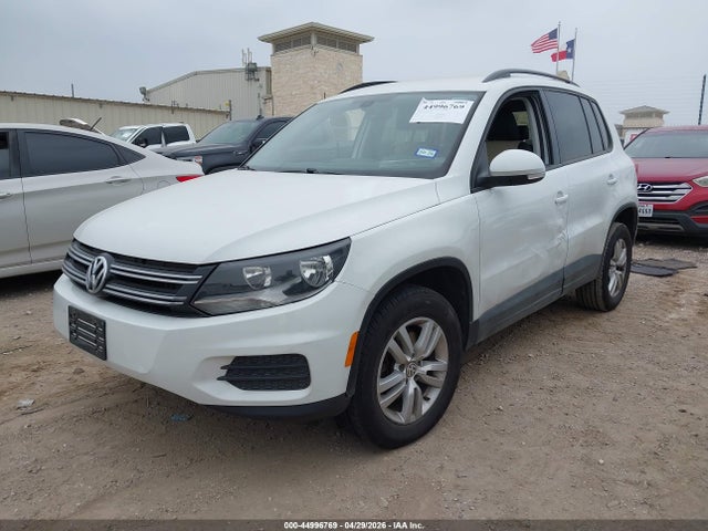 Volkswagen Tiguan S