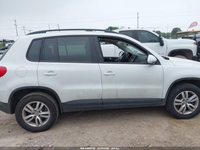 Volkswagen Tiguan S