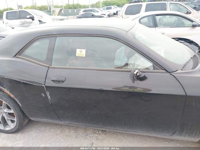 Dodge Challenger Sxt
