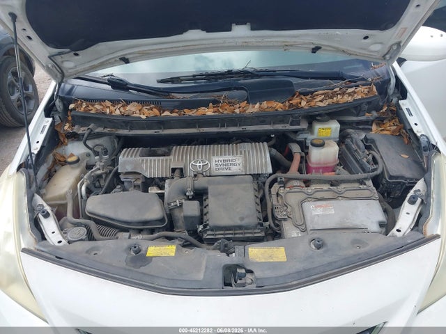 Toyota Prius v Three