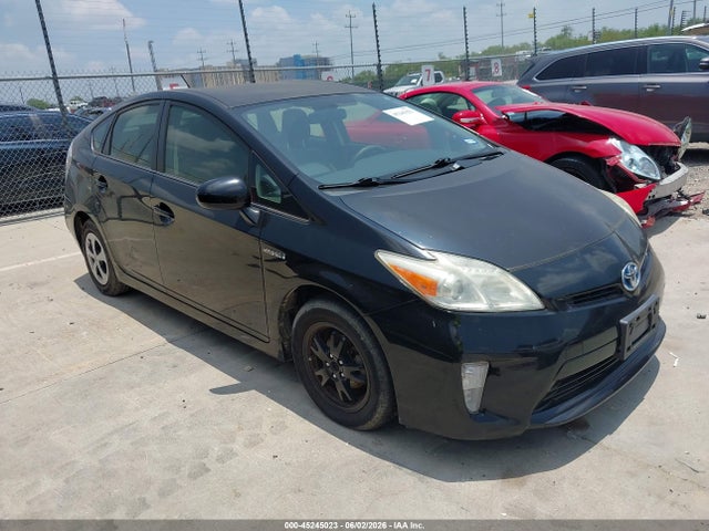 Salvage Toyota Prius Image