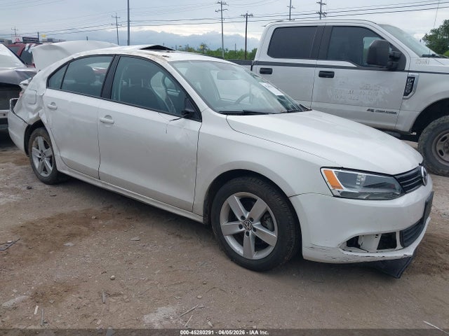 Salvage Volkswagen Jetta Image