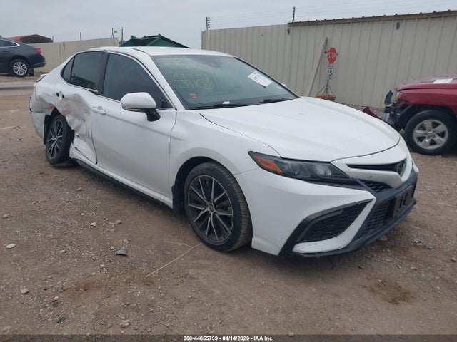 Salvage Toyota Camry Image