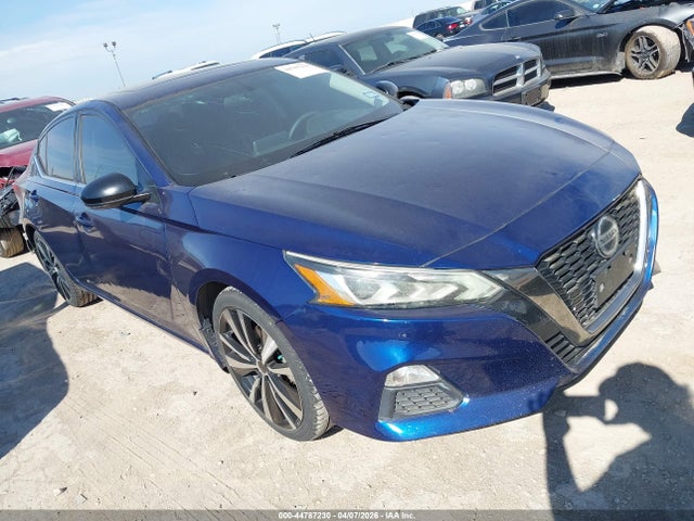 Salvage Nissan Altima Image