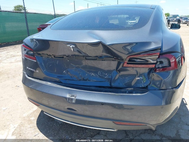 Tesla Model S P85