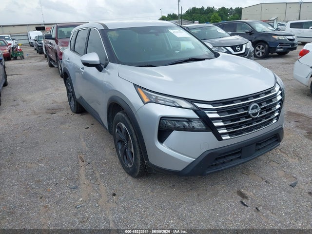 Salvage Nissan Rogue Image