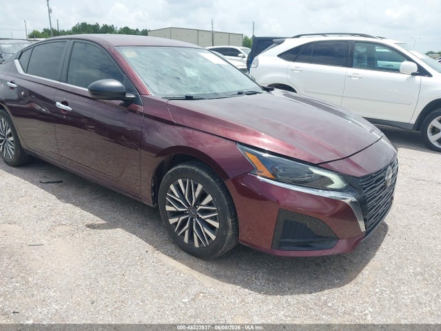 Salvage Nissan Altima Image