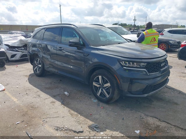 Salvage Kia Sorento Image