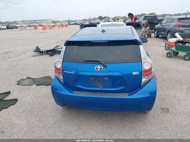 Toyota Prius c Three