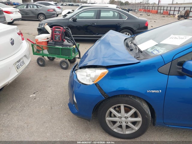 Toyota Prius c Three