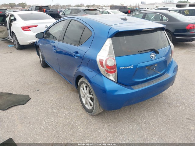 Toyota Prius c Three