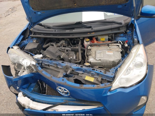 Toyota Prius c Three