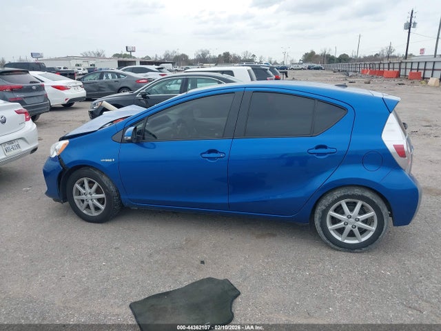 Toyota Prius c Three